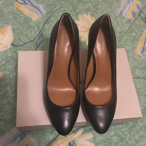 New - Size 8 Black Heels - Picture 4 of 6